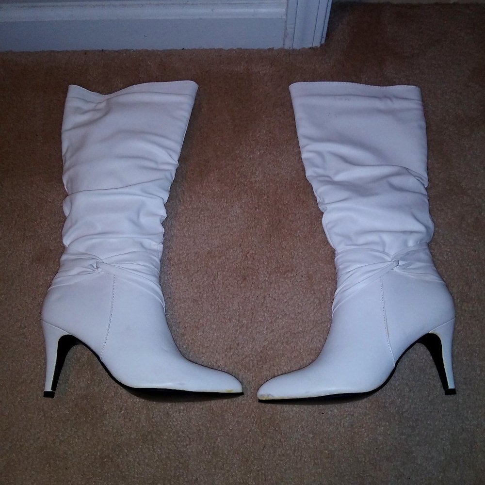 A.X.N.Y. SUSIE White Boots w High Heel